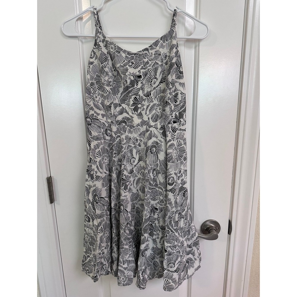 Old Navy Women's Black and White
Dress, Size Medium